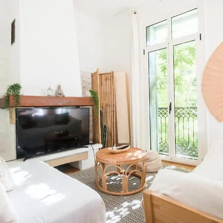 Detente Avec Jacuzzi Et Piscine *
